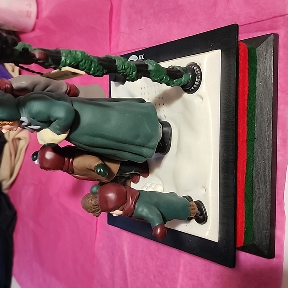 VINTAGE DICKENS 1990 MUSICAL  CHRISTMAS CAROLERS SONGS ILLUMINATING HOLLY ST. LI - Picture 4 of 10